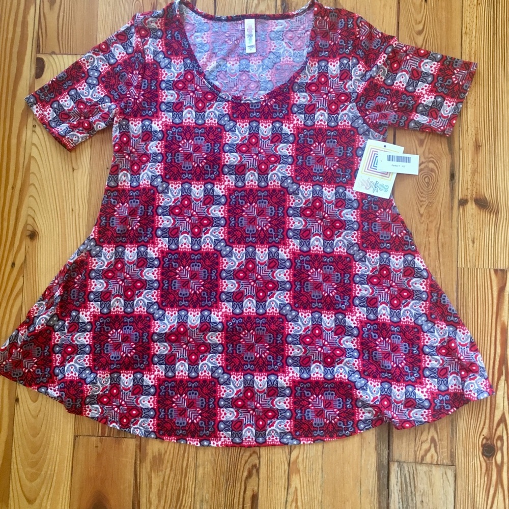 LuLaRoe Perfect Tee XS. NWT